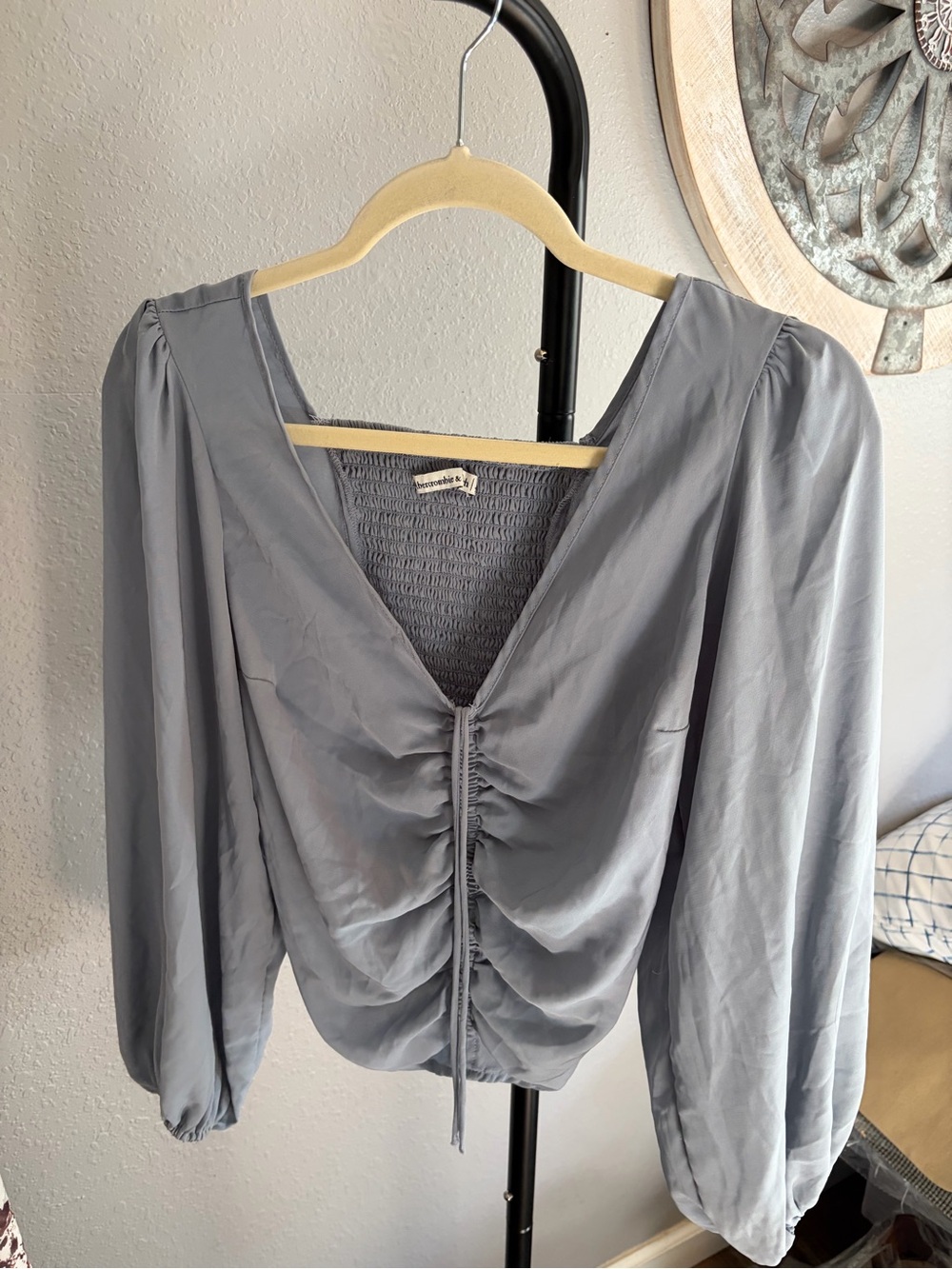 Abercrombie and Fitch Women's Light Gray Ruched V-Neck Long Sleeve Top